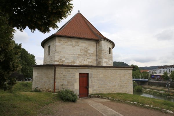 Découvrez les tours bastionnées de Besançon : un voyage au cœur de l’ingéniosité militaire de Vauban 1 Affiche visites Tour Besançon