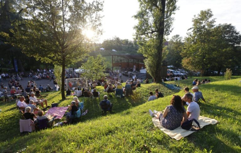 Les Mardis des Rives 2025 : un été de musique itinérante au cœur du Grand Besançon